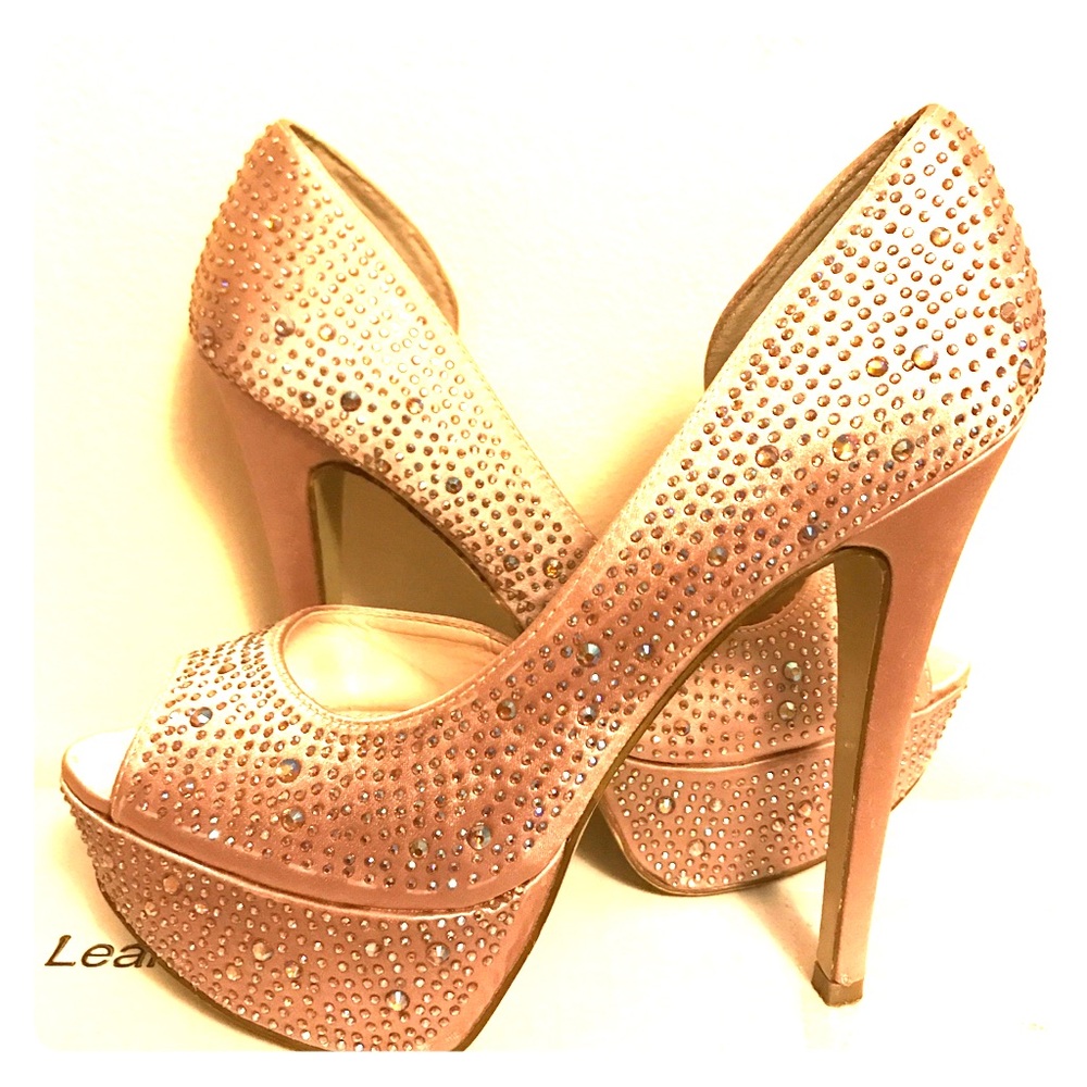 Final sale!!!!!!😜Bling Champagne Heels